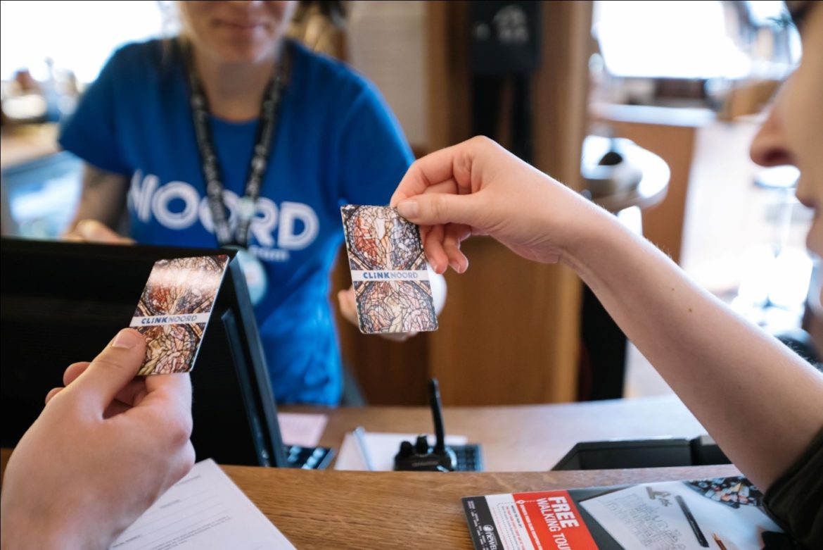 Benefits of having a custom business card