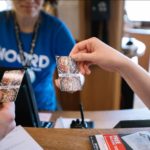 Benefits of having a custom business card