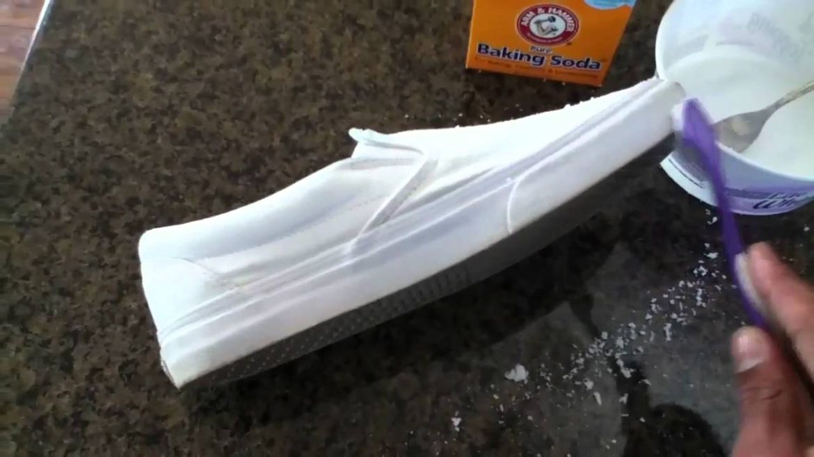 5 Minute Tricks for Cleaning White Shoes/Converse [3 Home Remedies]