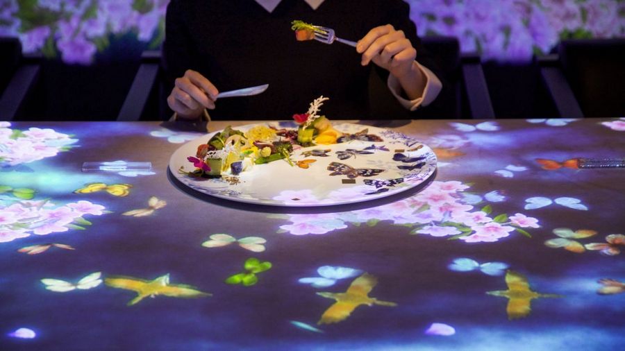 3 Ways Restaurants Use AV Technology to Spice Up The Dining Experience
