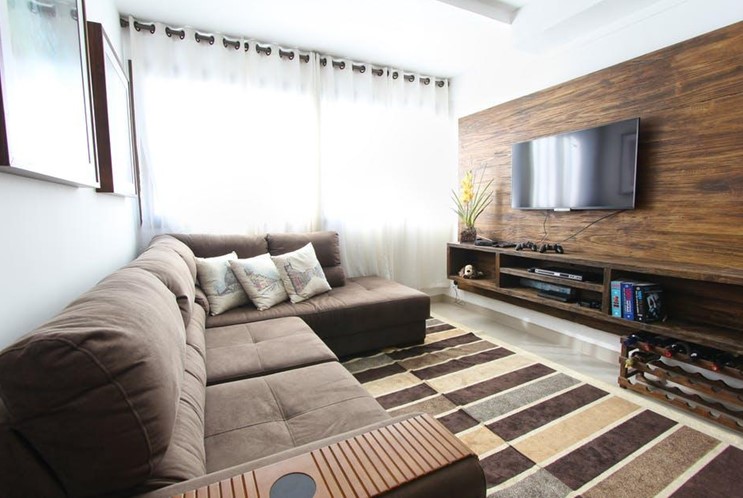 A DIY Guide to Your Own Smart Home Theater