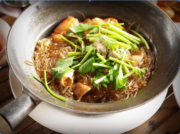 A Simple Way to Preparing Lemongrass Beef Stew with Noodles