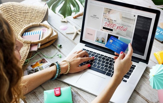 8 Money Saving Tips From Pro Shoppers For Shopping Clothes Online
