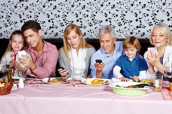 Why Social Media Has Changed the Ways Families Interact