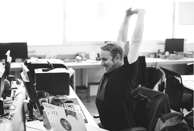 Why we need an Adjustable Desk in the Workplace