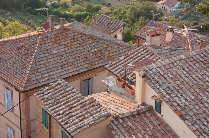 3 Things to Look For When Hiring a Professional Roofer