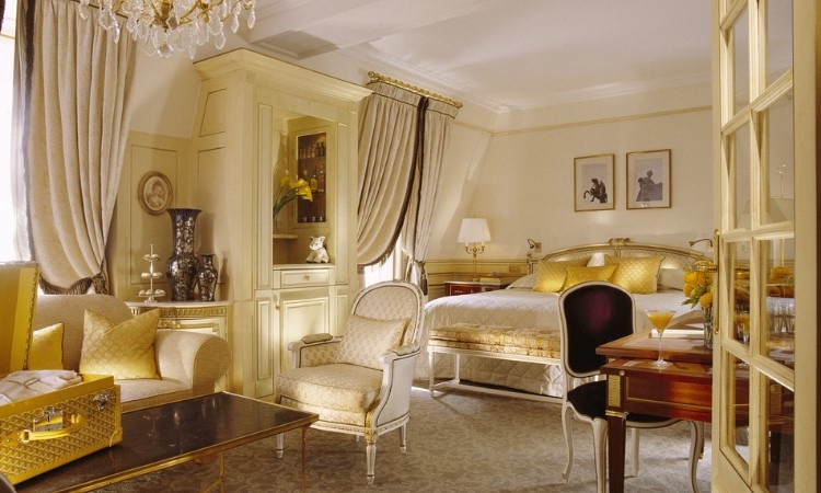 gold-colour-room