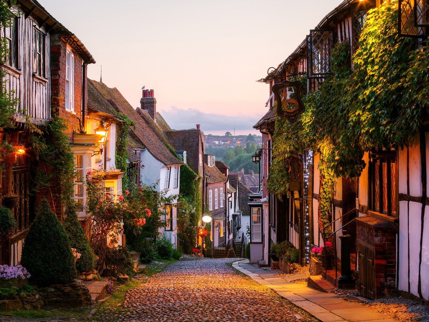 5 Small English Towns That Will Win Over Your Heart
