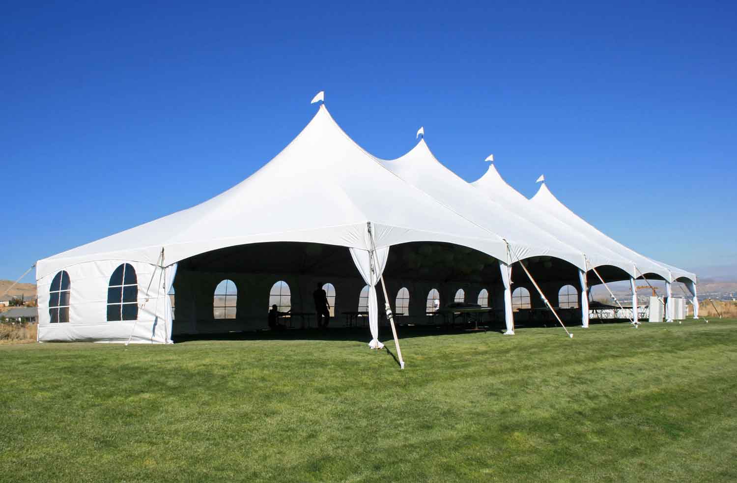 4 Top Advantages of Renting a Tent for an Outdoor Party