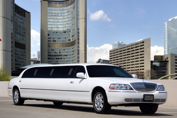 4 Reasons You Should Consider a Limousine