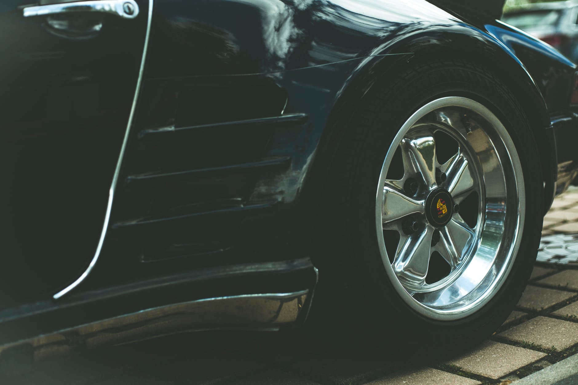 How Do You Choose the Right Type of Tyre for Your Vehicle?