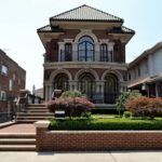 Why Smaller Residential Senior Living Homes are Better Than the Large Communities