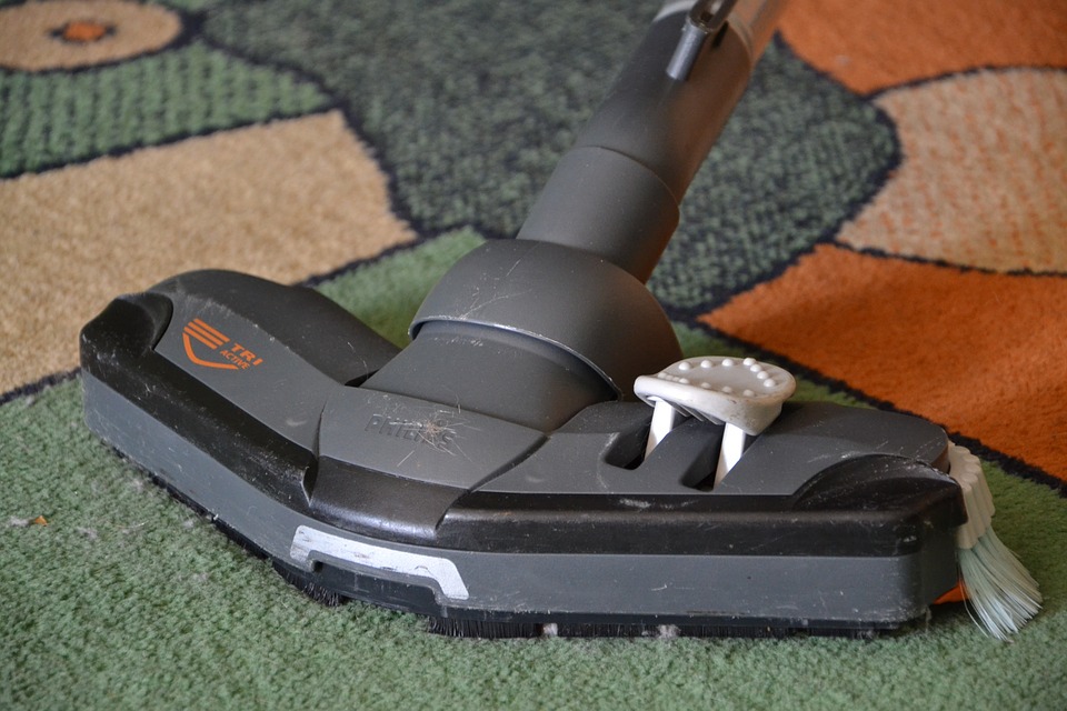 Carpet Cleaning: Doing it On Your Own Vs Hiring a Professional