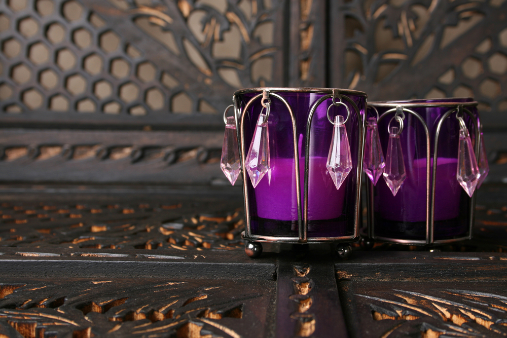 How Can a Crystal Candle Holder Help Add Elegance to Your Bedroom Décor