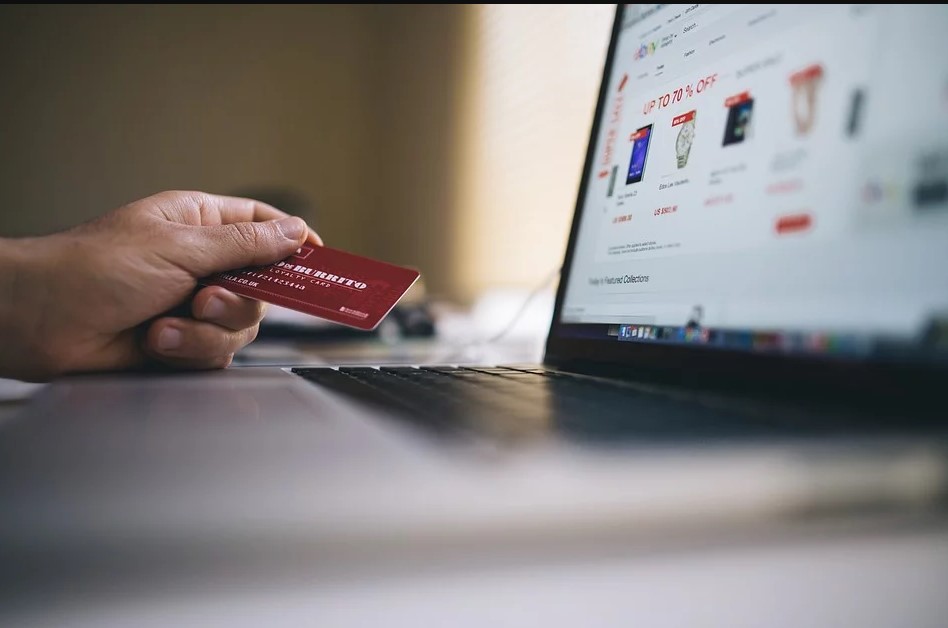 Why Should Retailers Make the Shift to Ecommerce?