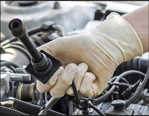 3 Reasons Why Mechanics Should Use Disposable Gloves