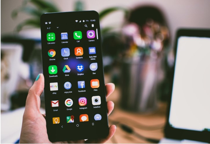 Fighting Boredom: 3 Applications to Have in Your Mobile Phone To Help You Kill Time