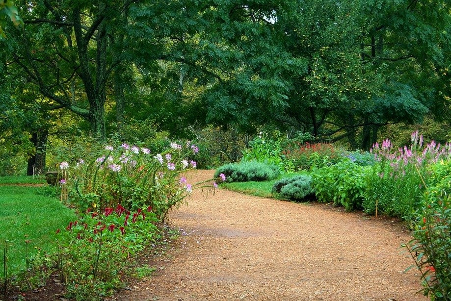 Five Must-Haves for Your Outdoor Garden Space