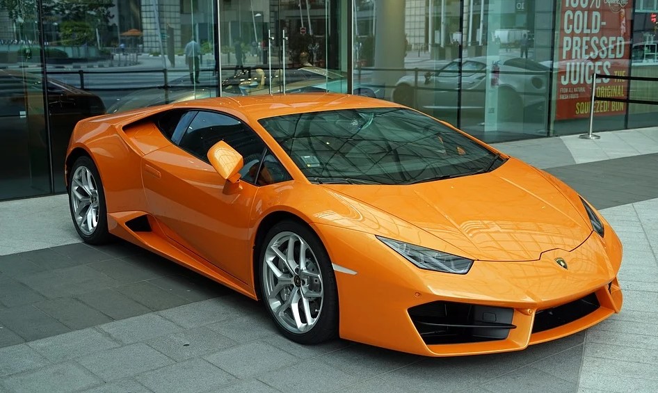 Buy Vs. Lease: Advantages of Buying Instead of Leasing a Lamborghini