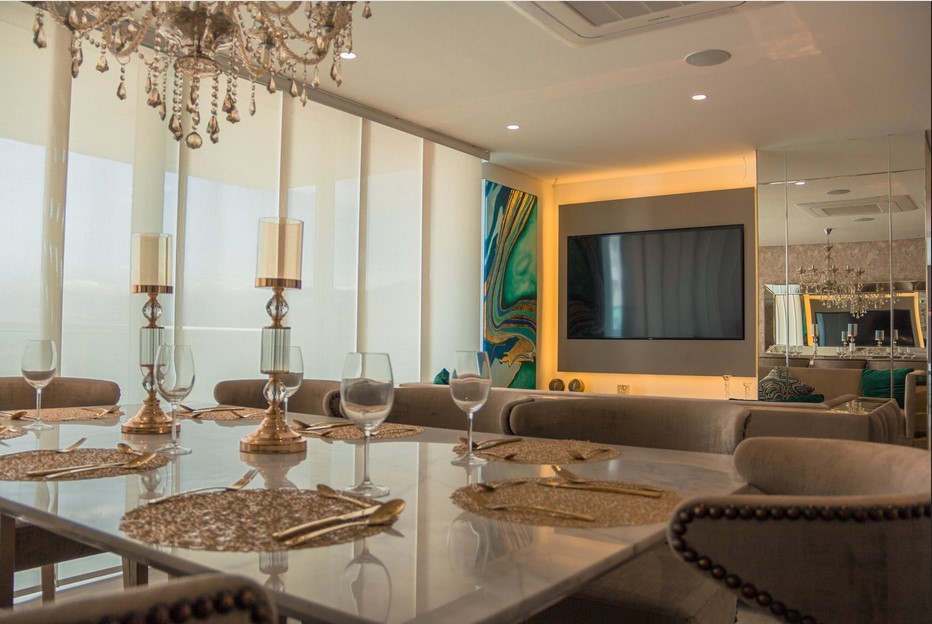 12 Tips to Decorate Around Your Mirror TV