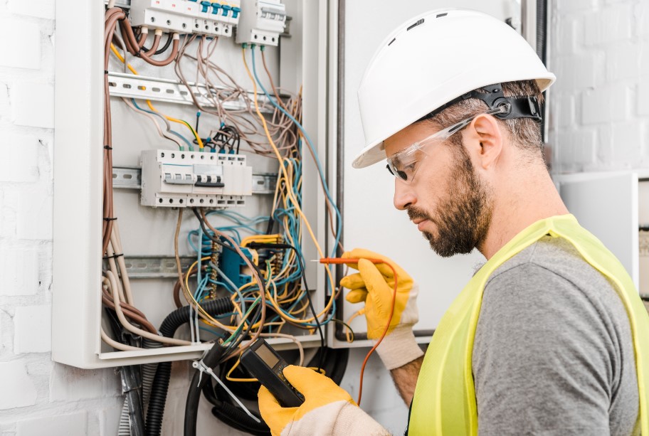 5 Reasons To Use A Pro Electrician