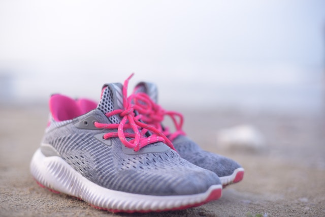 How to Choose Women Sneakers for Workouts in 2021
