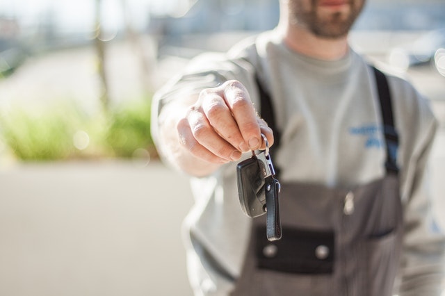 What Services Does a Locksmith for Cars Provide?