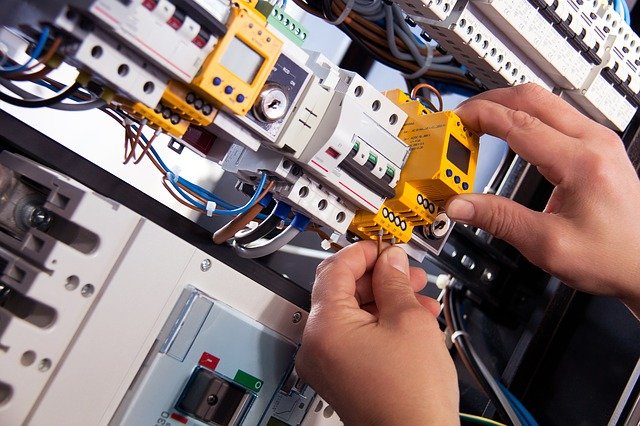 Know the Difference Between Electrical Engineers and Electricians