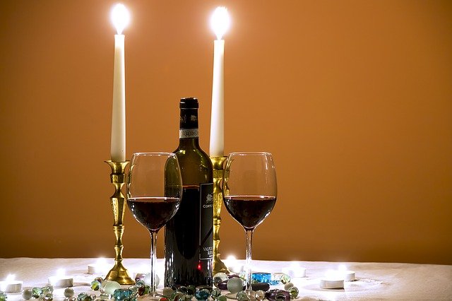 romantic-candlelight-date-wine