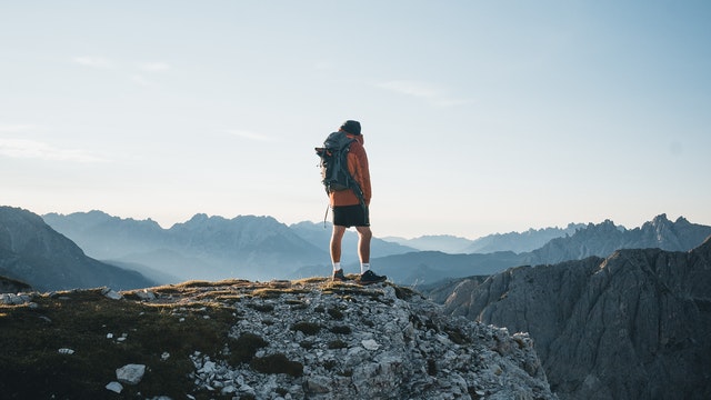 How Hiking Helps You Write the Essay and Your Health