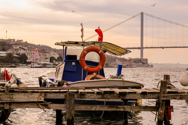 Docking A Boat: A Guide For Novices