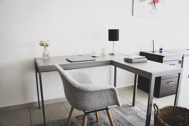 5 Genius Tips to Help You Keep Your Desk Neat and Organized