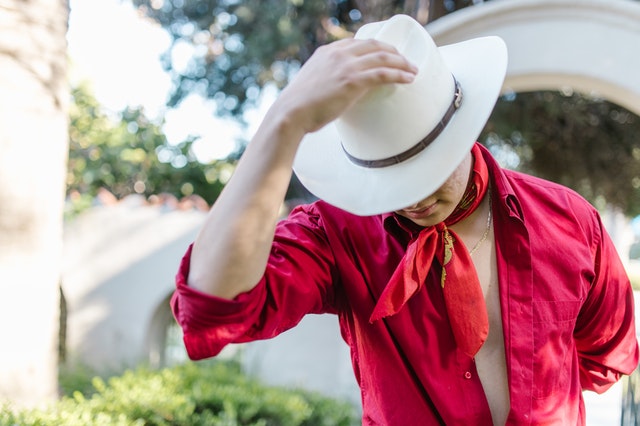 Fashionable Men’s Diary: Styling a Look with a Big Head Hat
