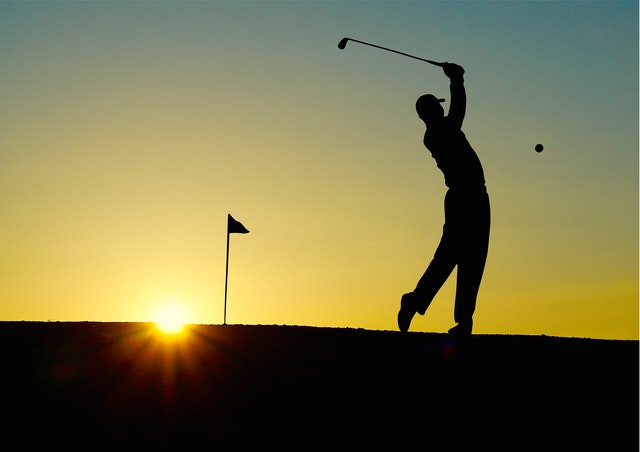 How to Travel with Golf Clubs: 5 Tips