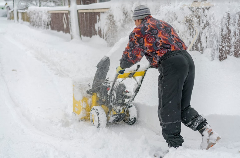 Snow Removal 101: 7 Tips To Deal With Ice And Snow Outside Your Home