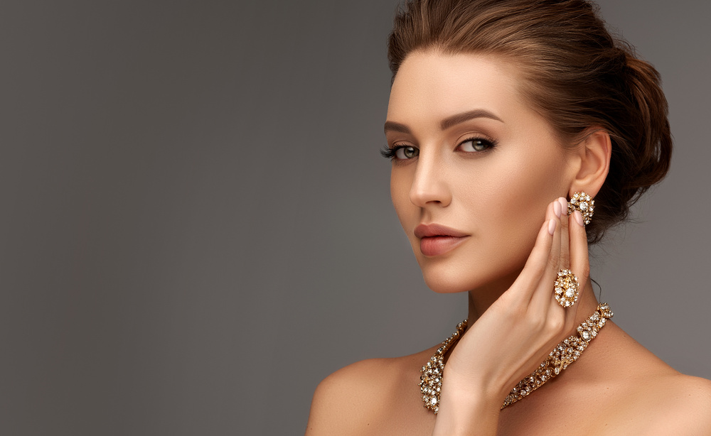 How To Style Jewelry For A Professional Look