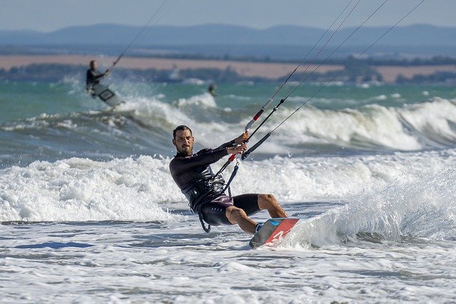 What Are The Necessary Lessons To Learn Kitesurfing?