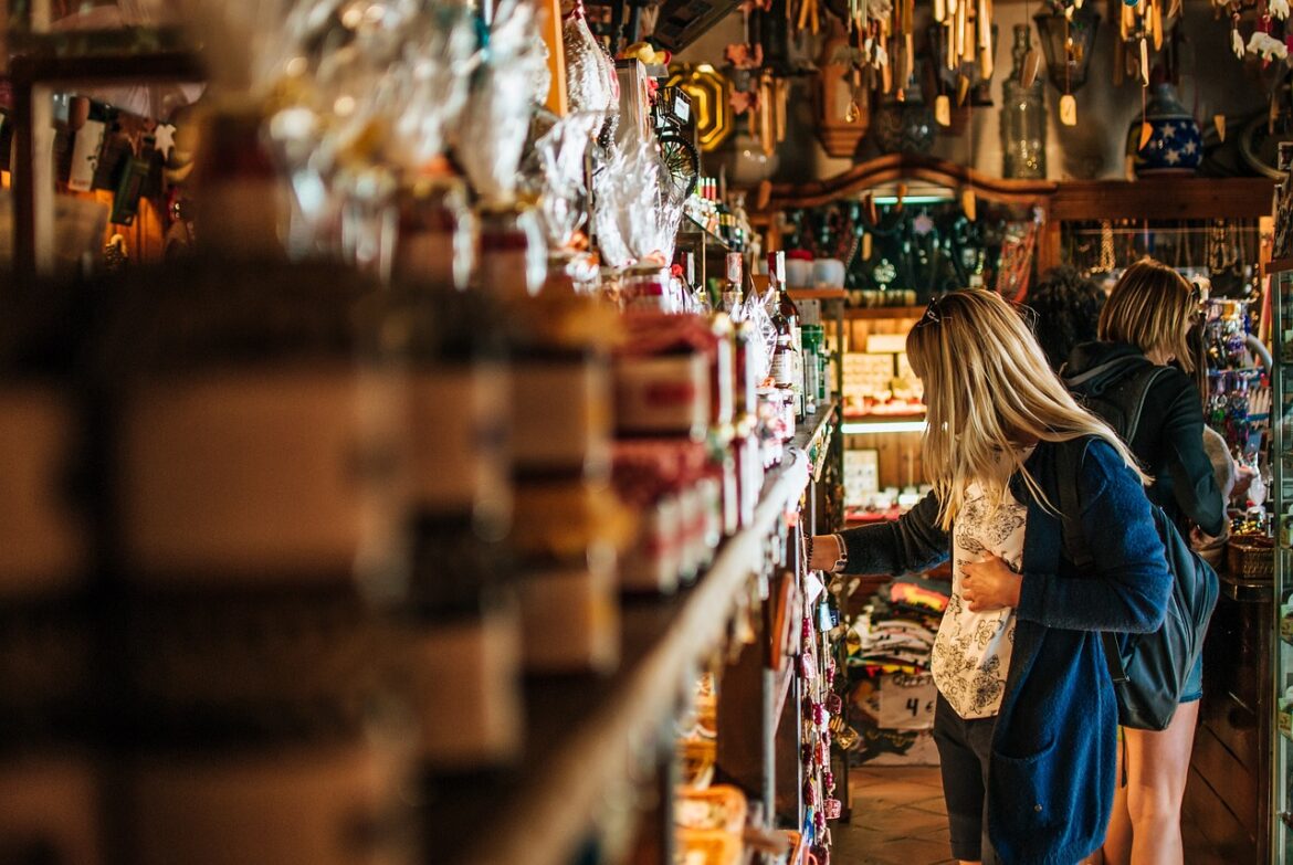 Where to Buy the Best Souvenirs When Traveling