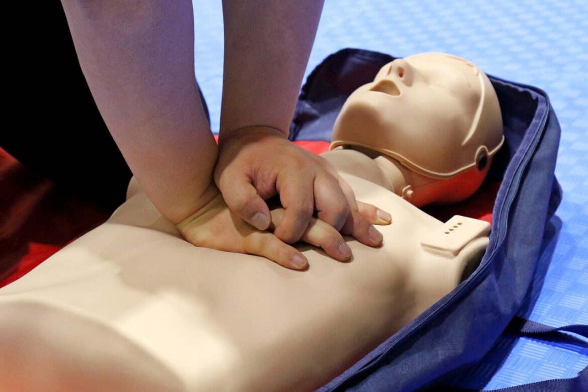 Life-Saving Foundations: A Deep Dive into Basic Life Support Classes