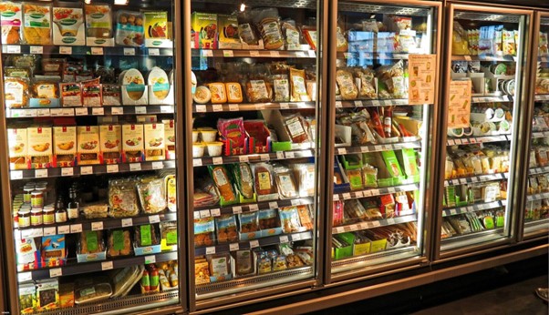 4 Ways to Choose the Right Display Freezers for Your Needs