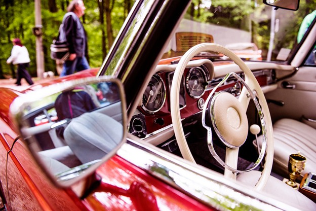 Why Is Classic Car Glass Harder to Source Than Modern Auto Glass?