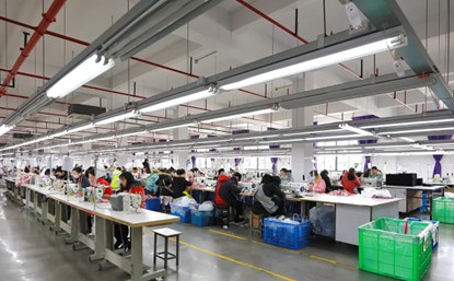 selecting an hat manufacturer