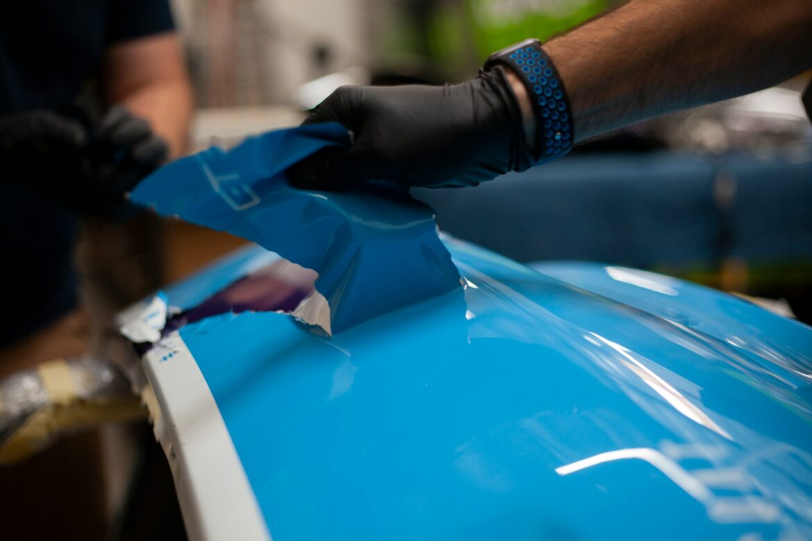 Collision Car Paint Repair: Paint Prep, Blending, Clearcoat Methods