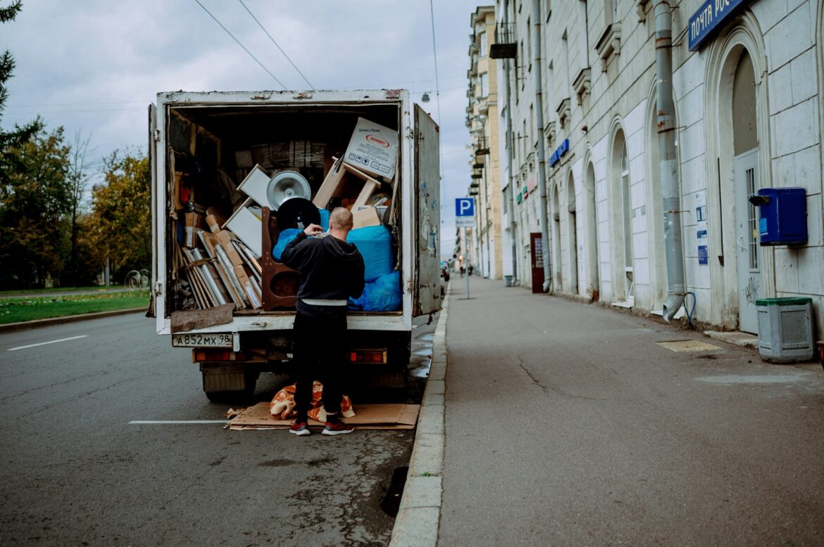 Helpful Tips for Managing an Estate Cleanout Without Stress