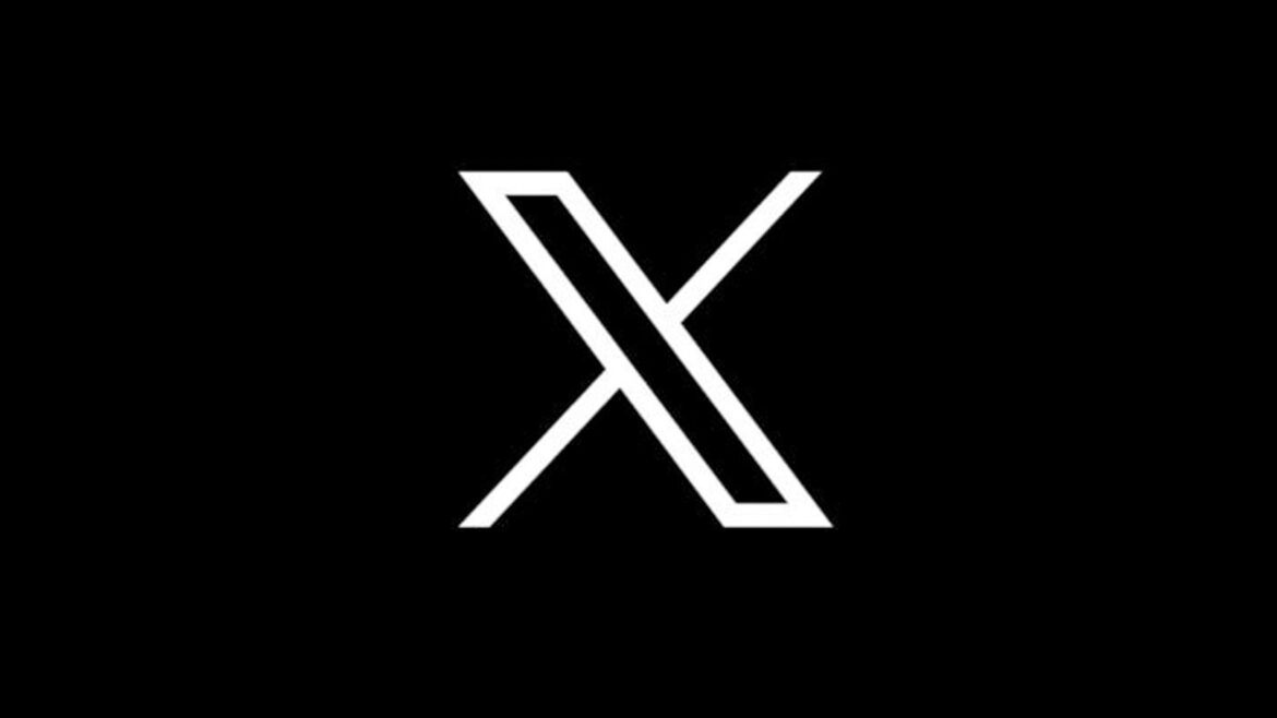 An X Downloader for Planespotters Who Keep Losing Airshow Footage