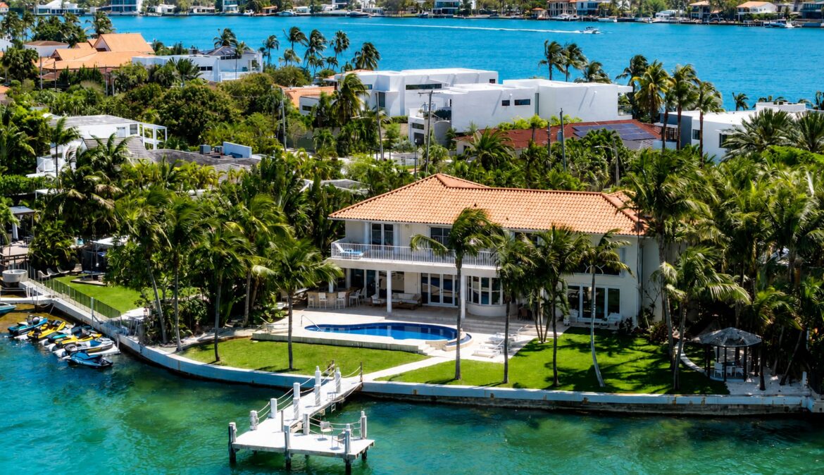 Typical Cost for a Week-Long Luxury Villa Rental in Miami